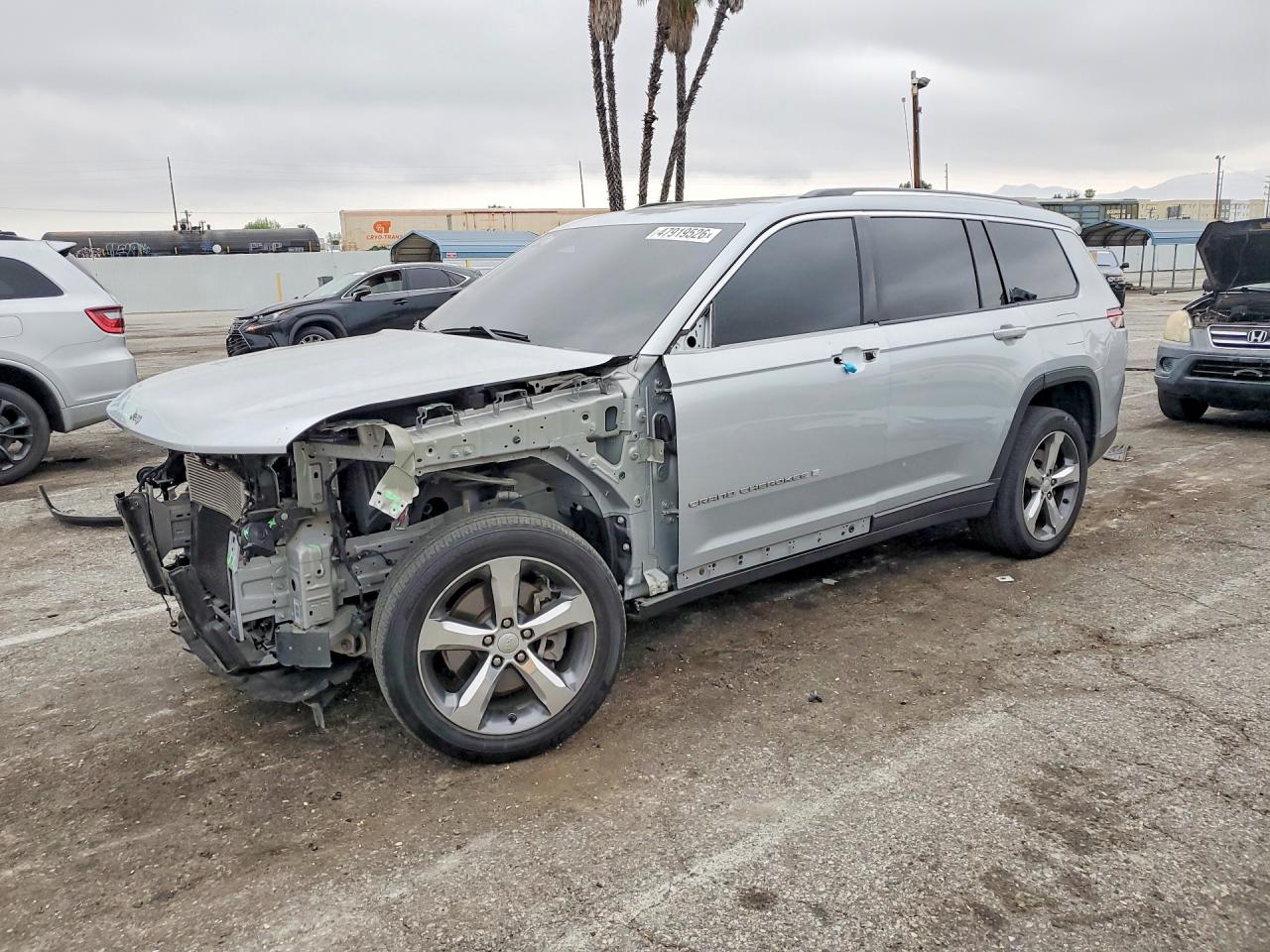 Salvage Jeep Grand Cherokee Image