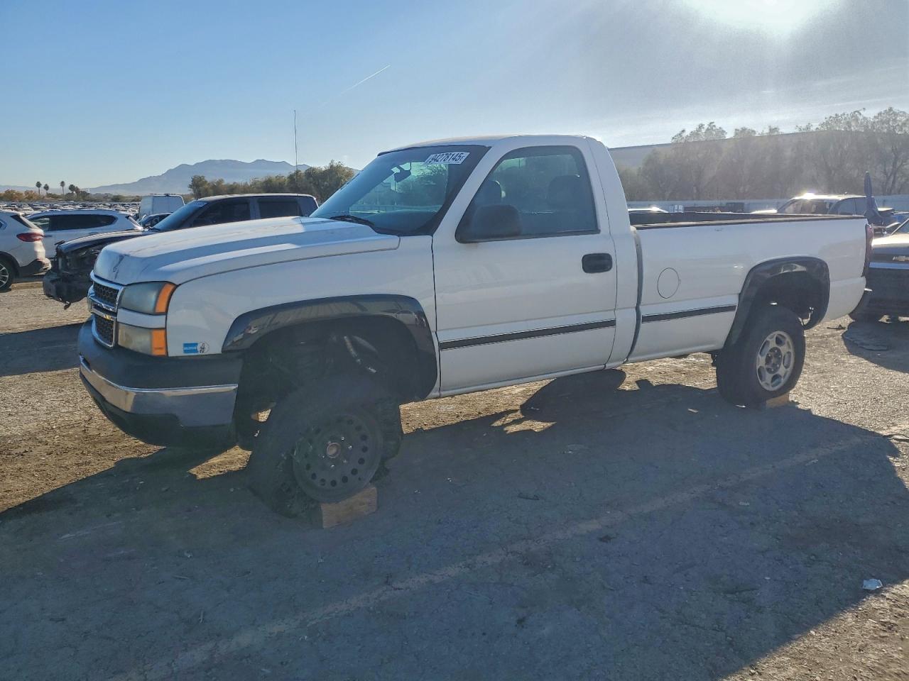 Salvage Chevrolet Silverado Image