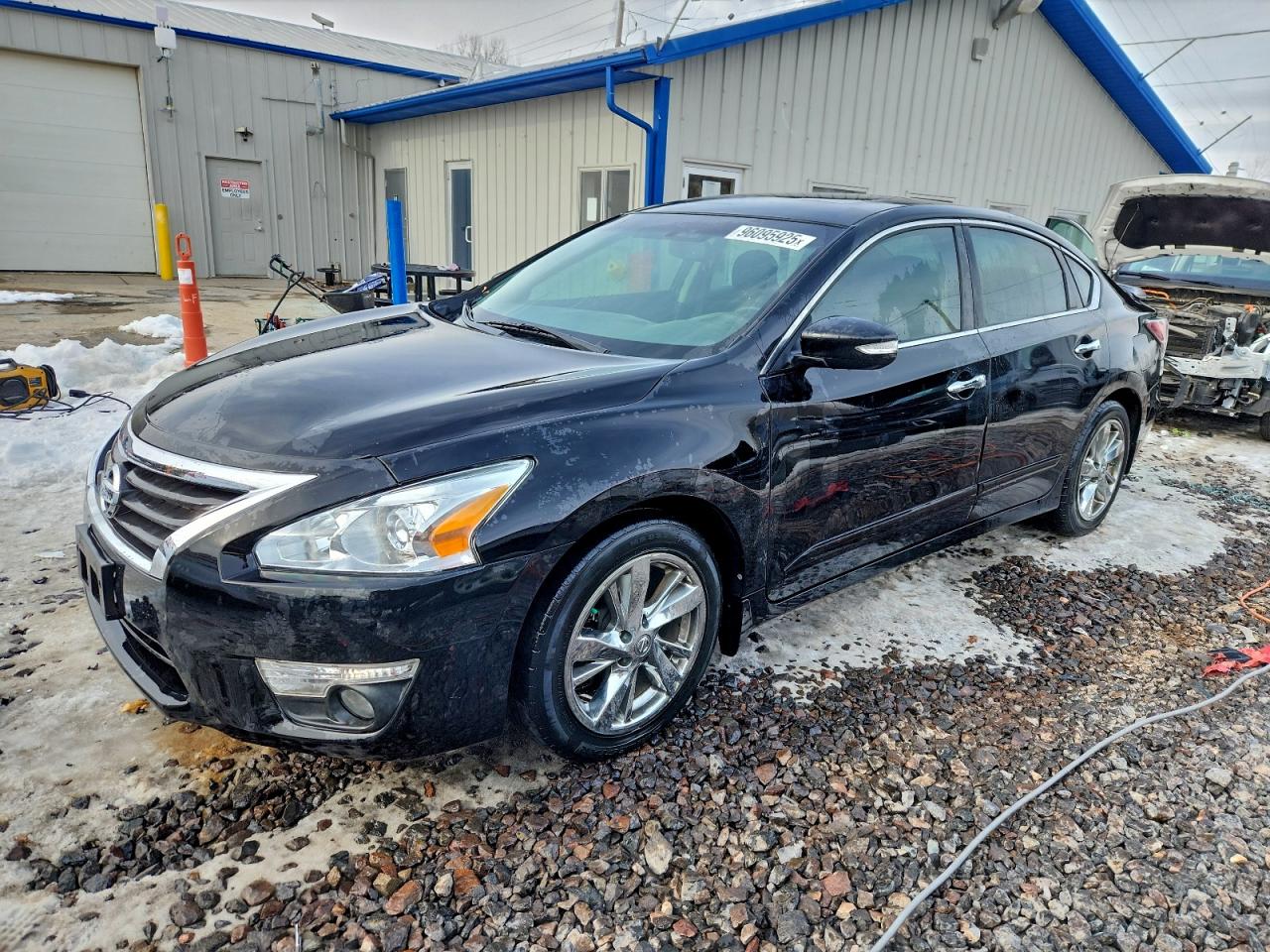 Salvage Nissan Altima Image