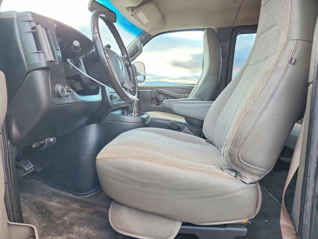 Chevrolet Express Lt