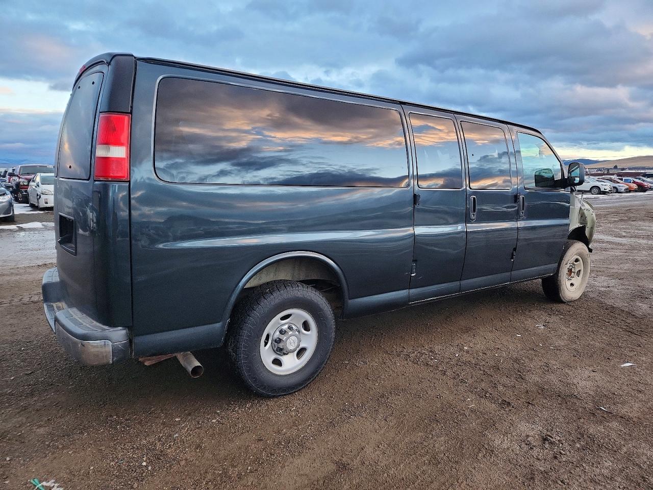 Chevrolet Express Lt