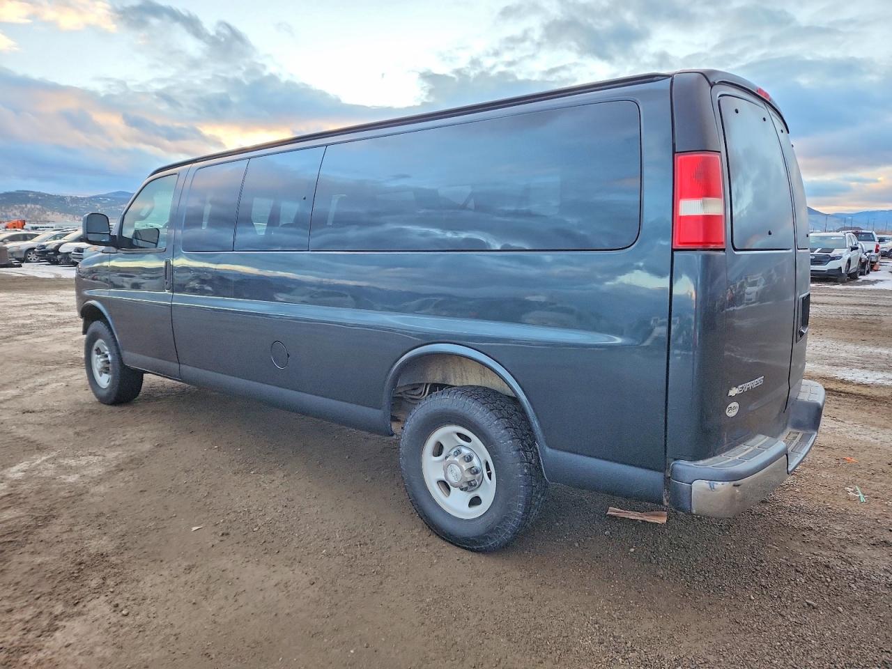 Chevrolet Express Lt