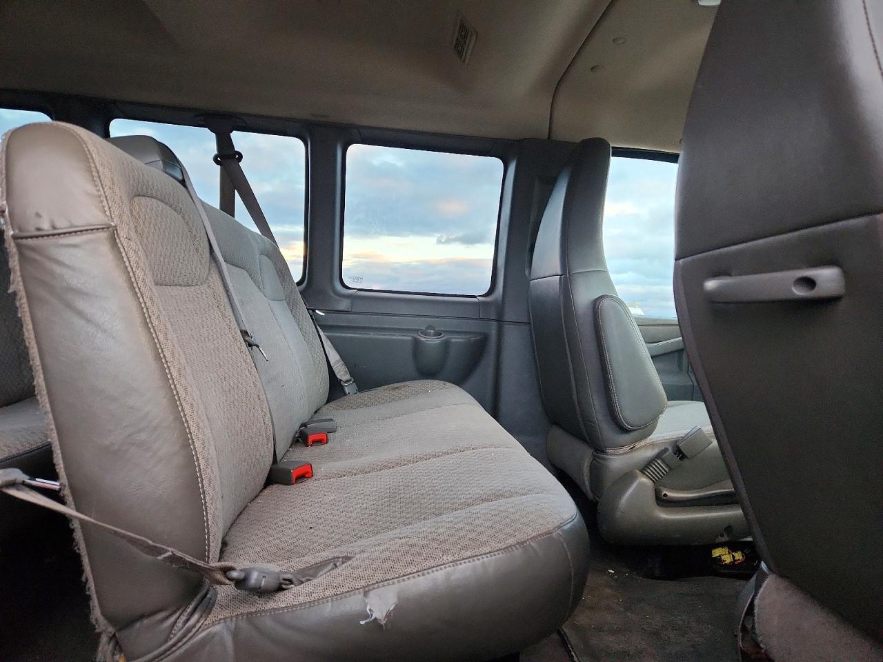 Chevrolet Express Lt