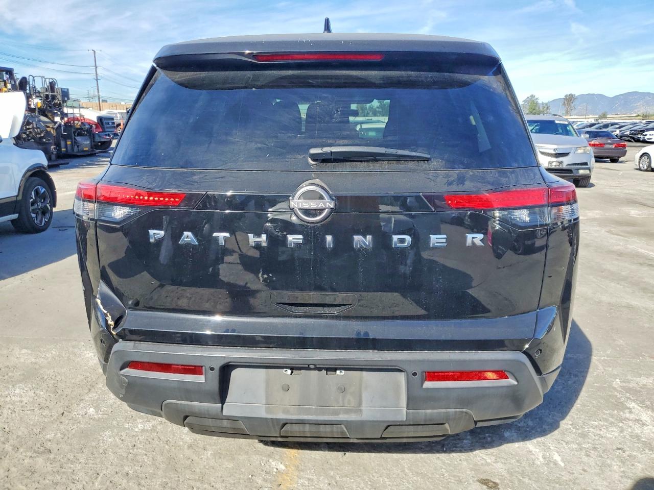 Nissan Pathfinder S