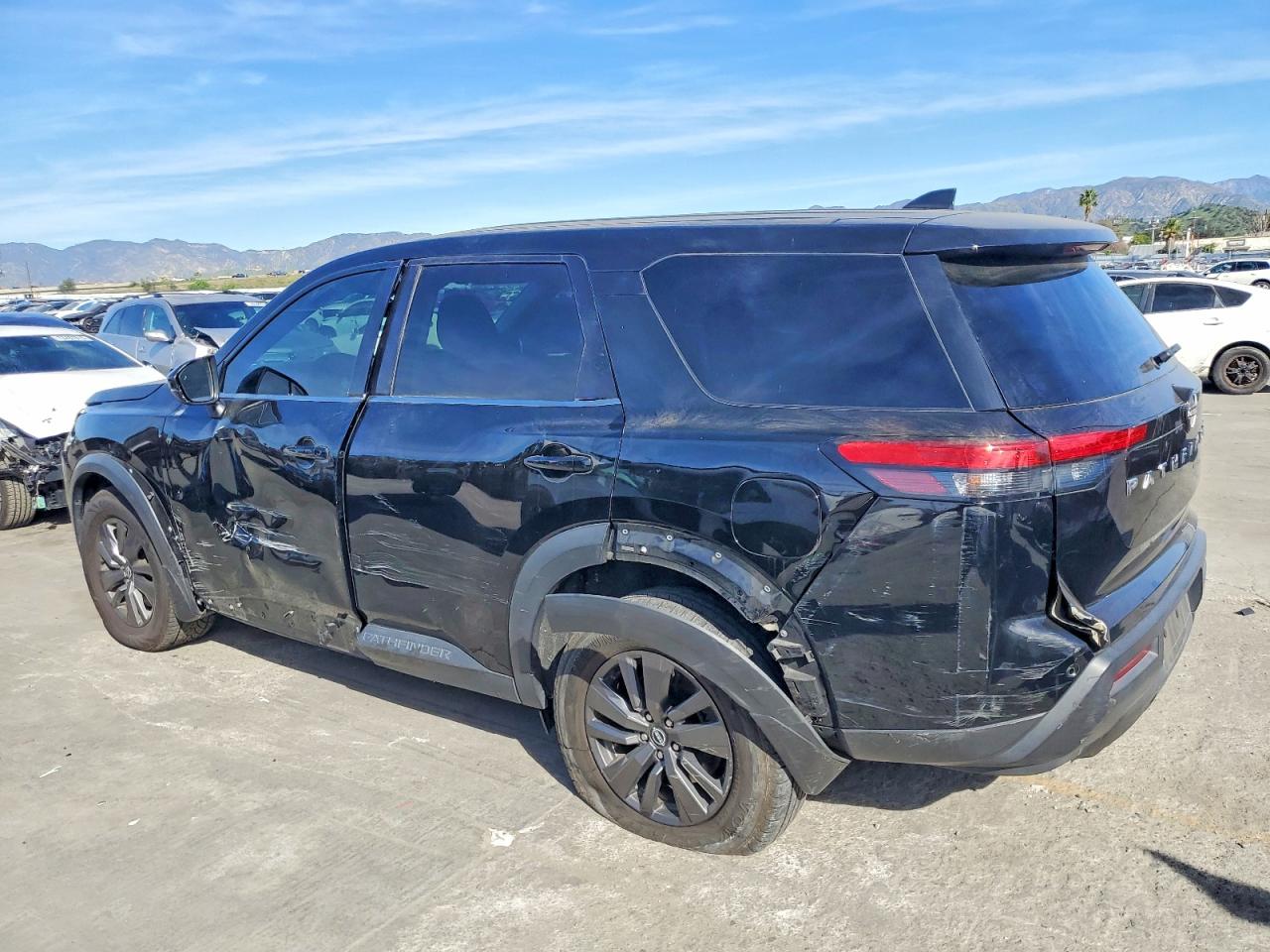 Nissan Pathfinder S