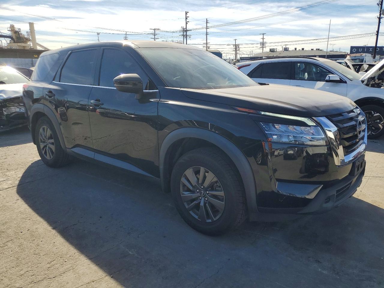 Nissan Pathfinder S