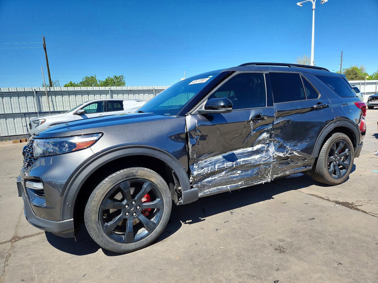 Salvage Ford Explorer Image