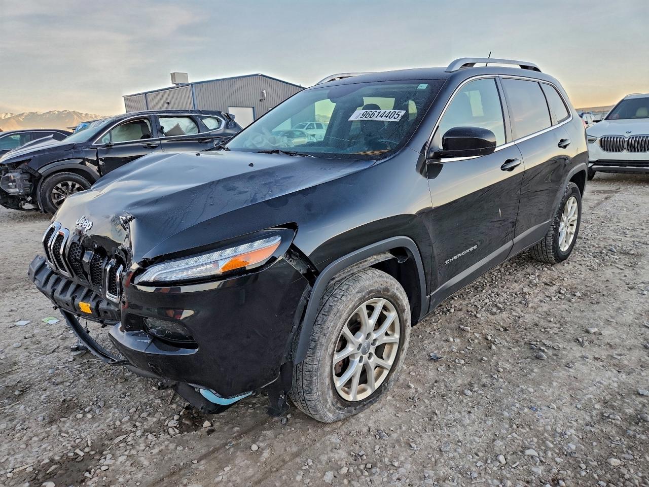 Salvage Jeep Grand Cherokee Image