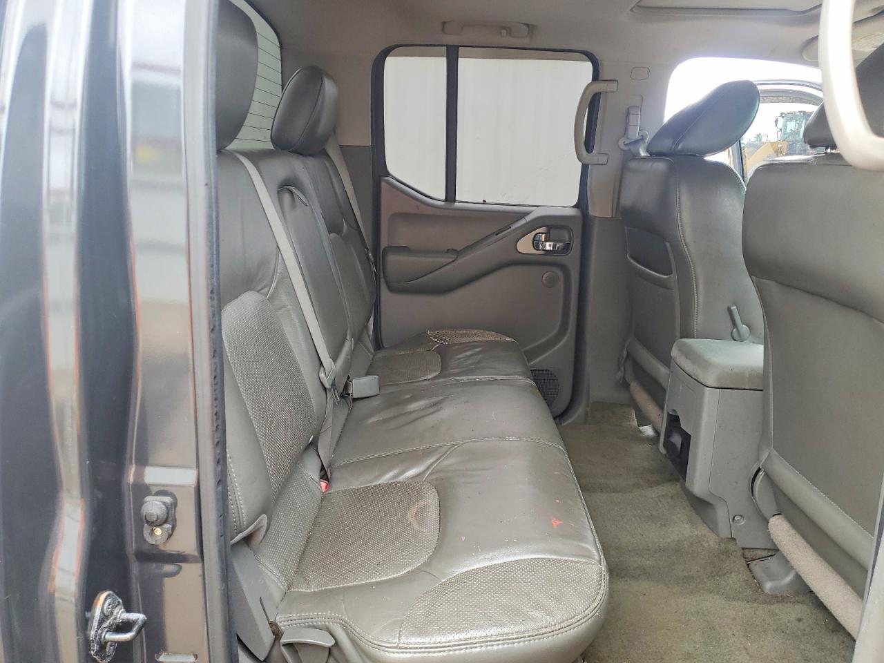 Nissan Frontier Se V6