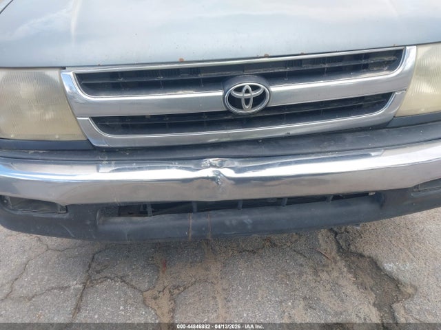 Toyota Tacoma Base V6