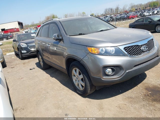 Salvage Kia Sorento Image