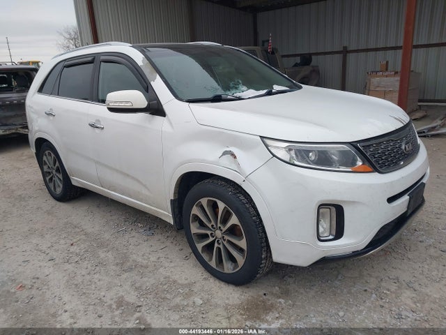 Salvage Kia Sorento Image