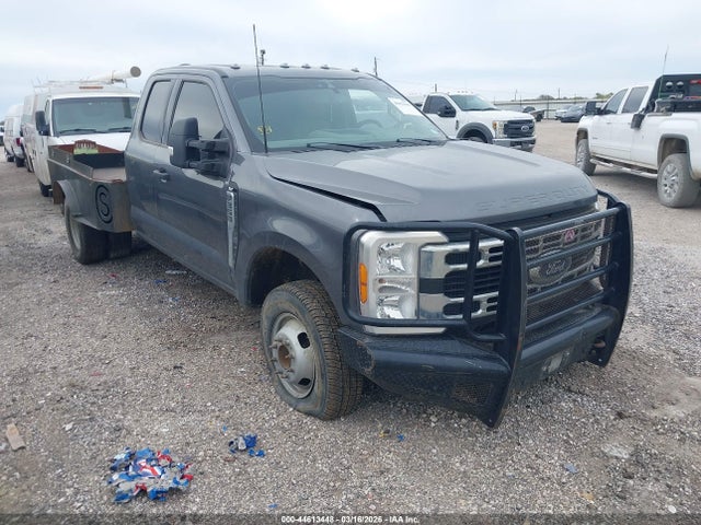 Salvage Ford F-350 Image