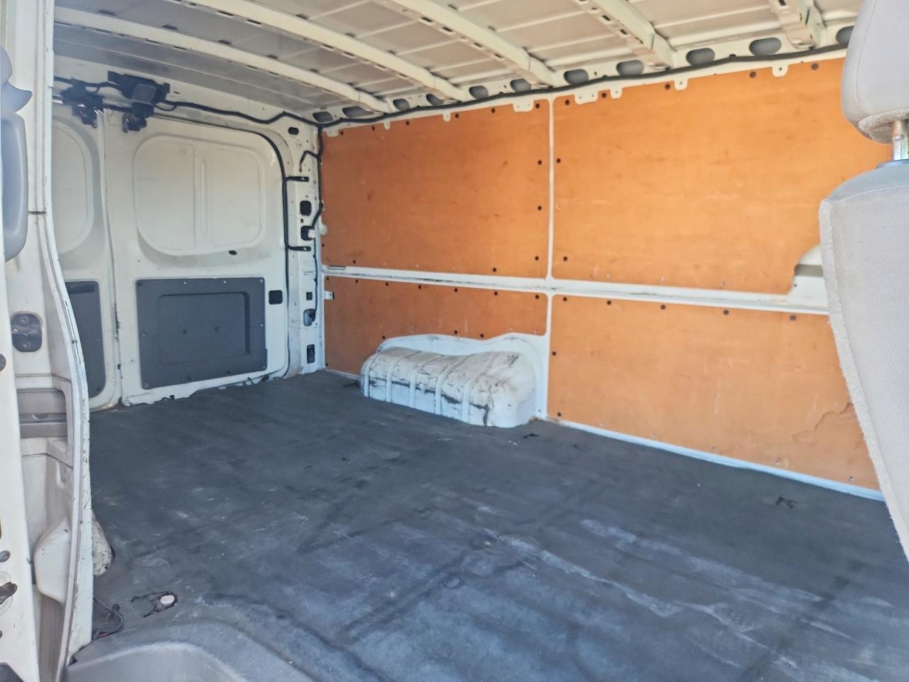 Nissan Nv