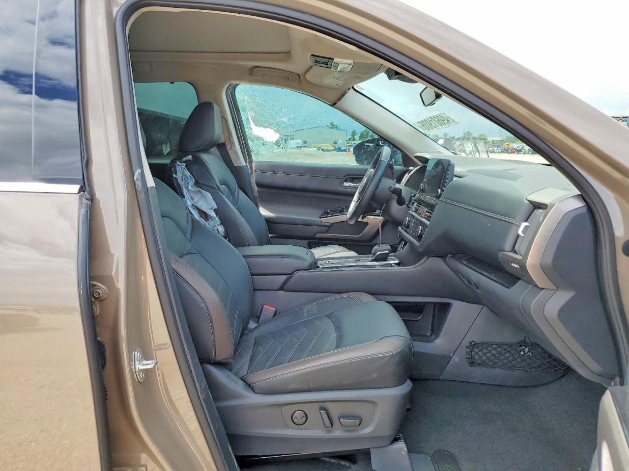 Nissan Pathfinder Platinum