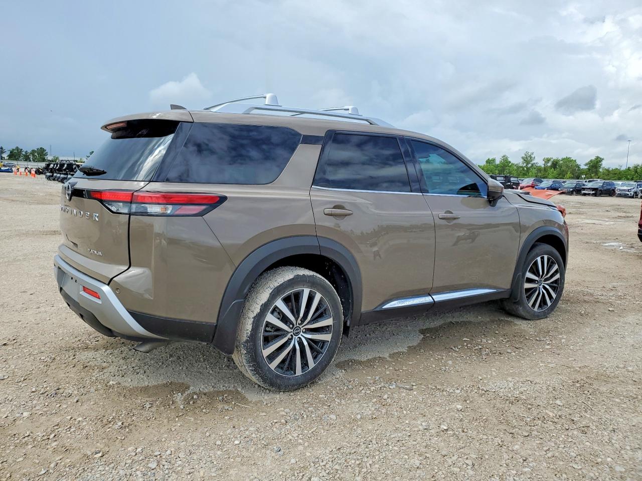 Nissan Pathfinder Platinum