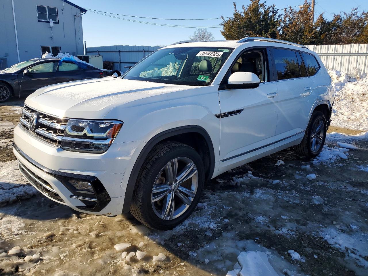 Salvage Volkswagen Atlas Image