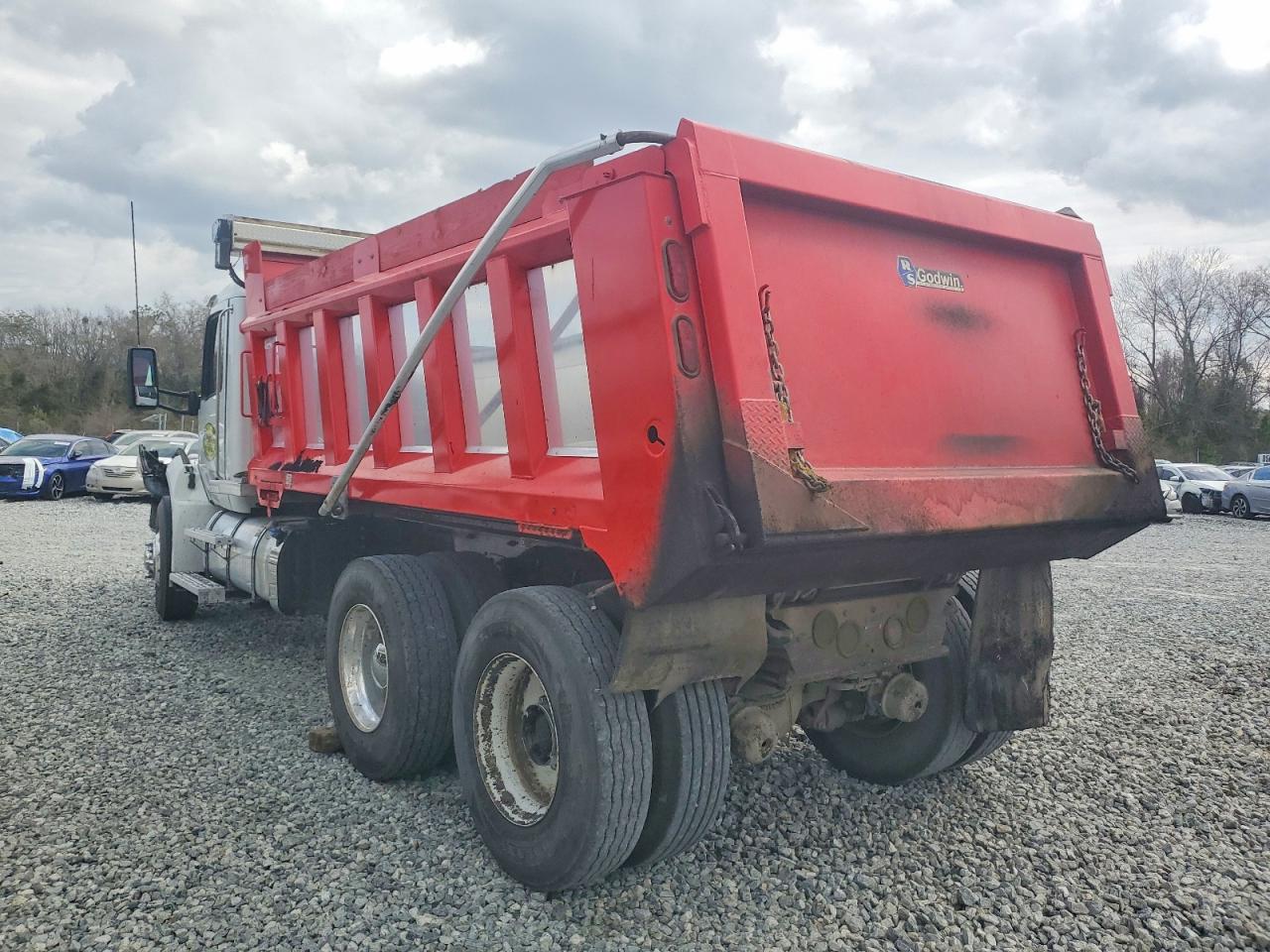 Peterbilt 548