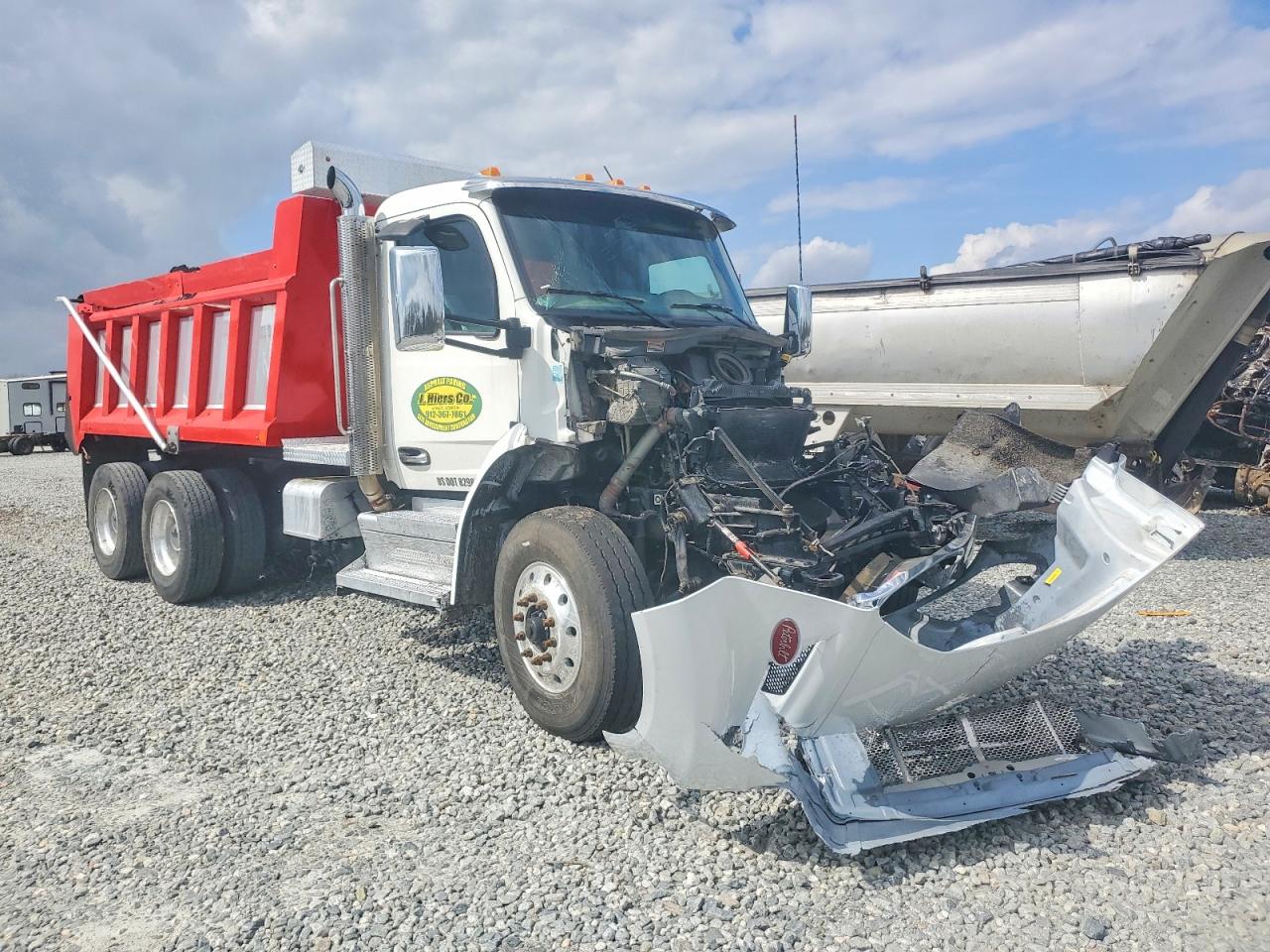 Salvage Peterbilt 548 Image