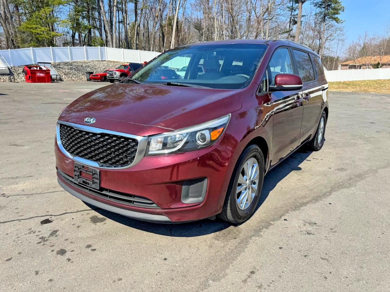 Salvage Kia Sedona Image