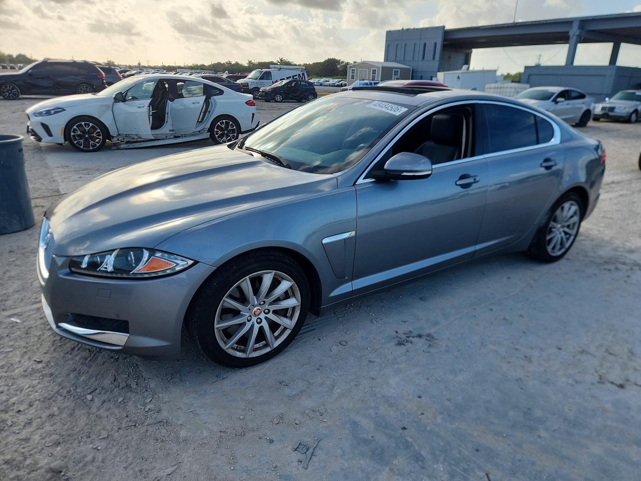 Salvage Jaguar XF Image