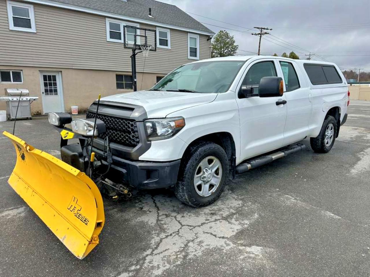 Salvage Toyota Tundra Image