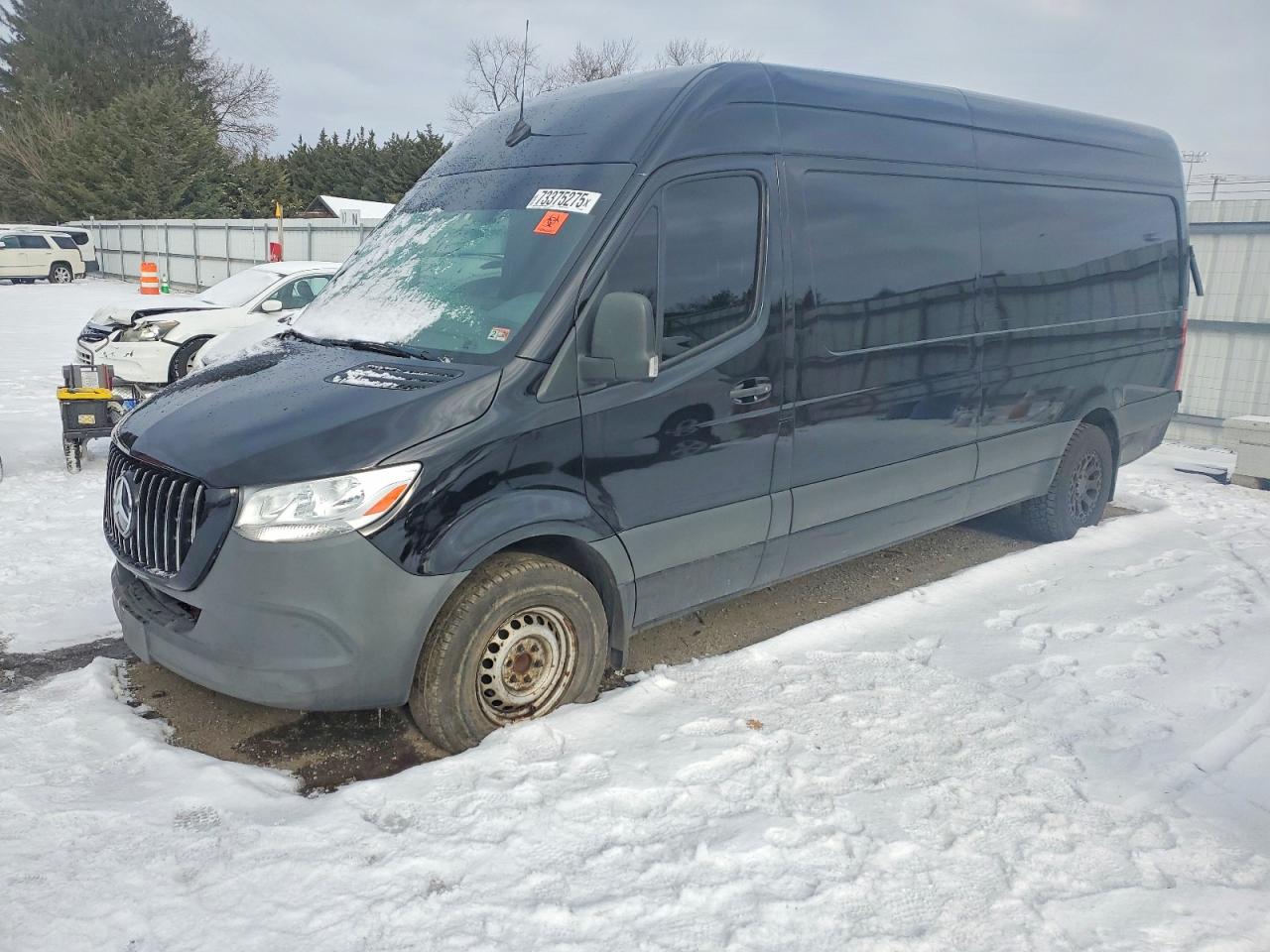 Salvage Mercedes-Benz Sprinter Image