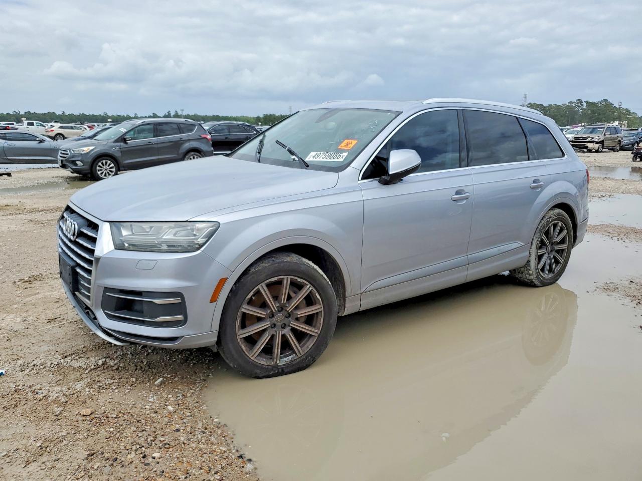 Salvage Audi Q7 Image