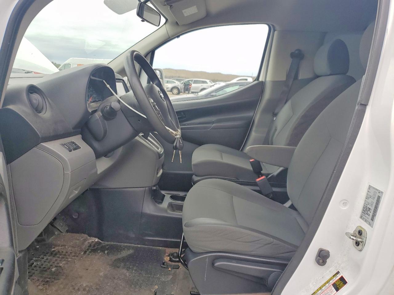 Nissan Nv