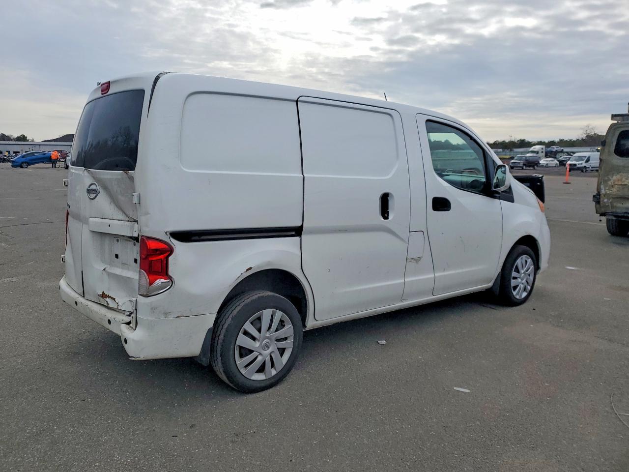 Nissan Nv