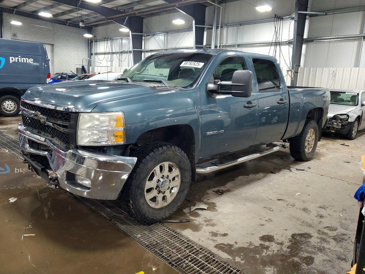 Salvage Chevrolet Silverado Image