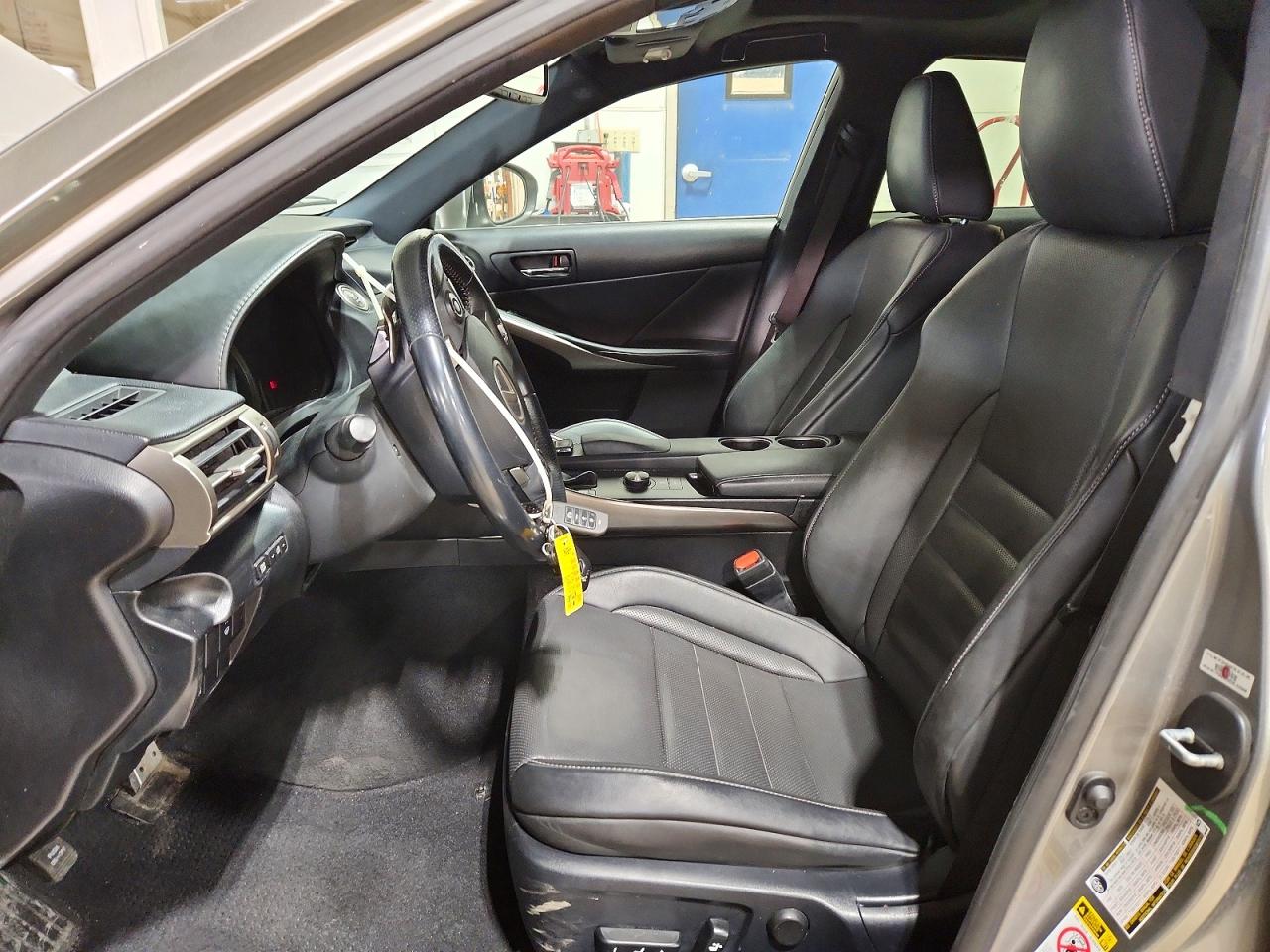 Lexus Is Base