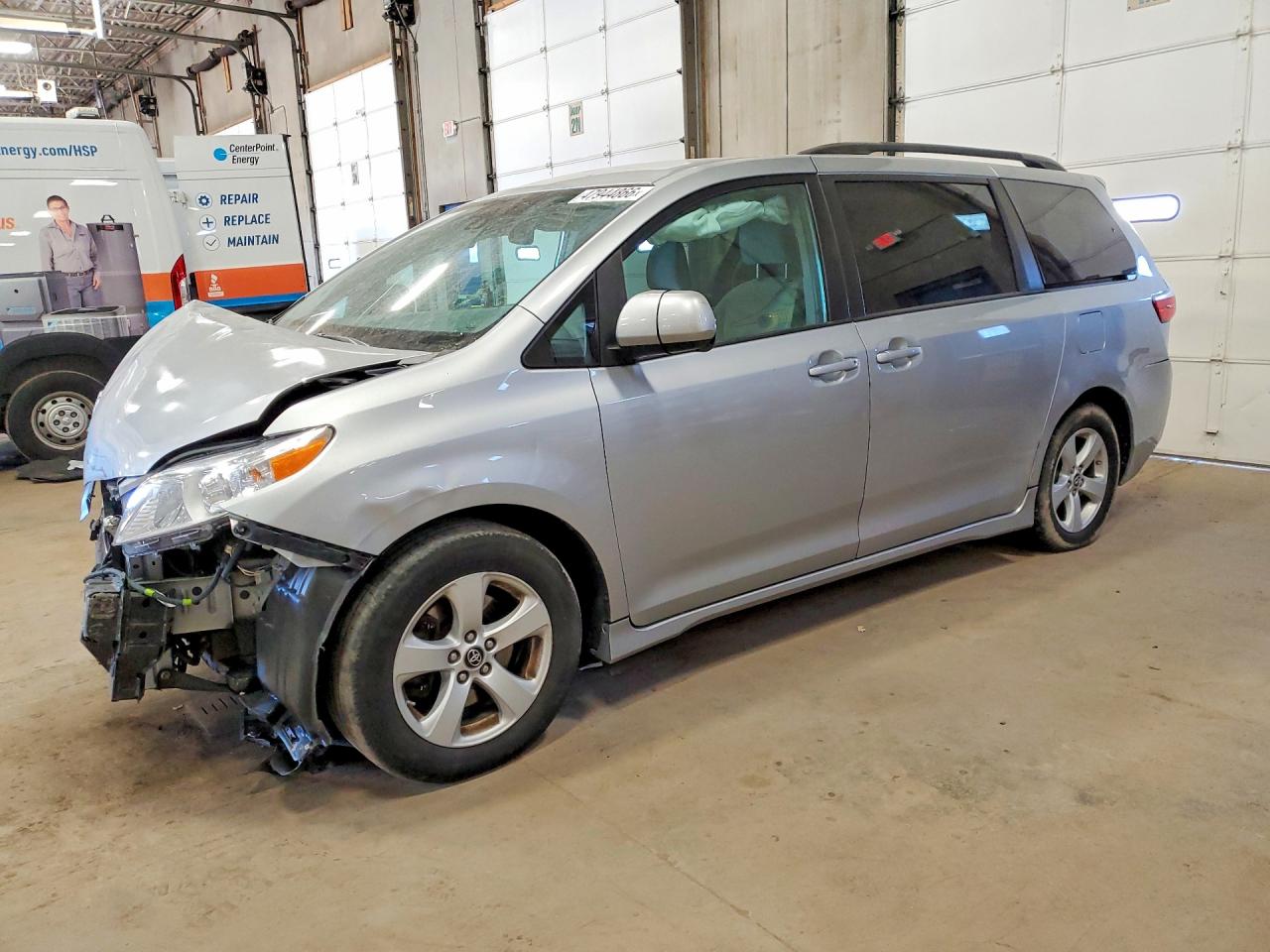 Salvage Toyota Sienna Image