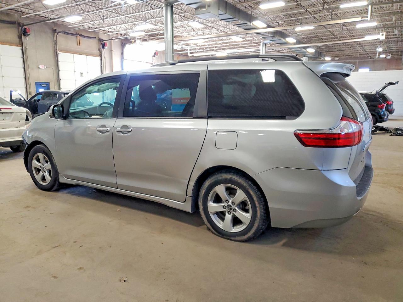 Toyota Sienna Le 8-passenger