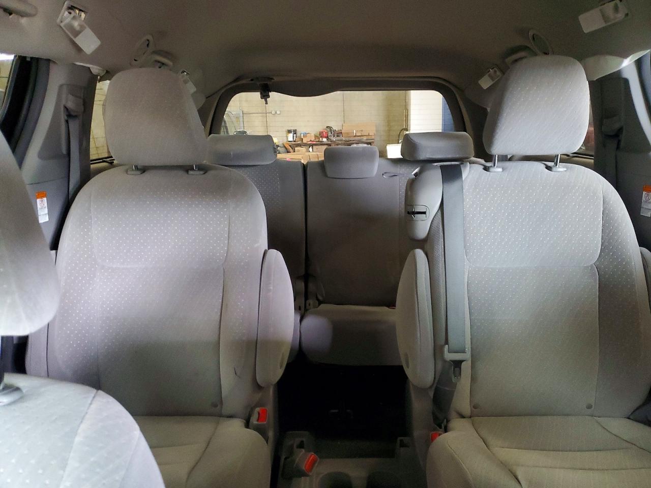 Toyota Sienna Le 8-passenger
