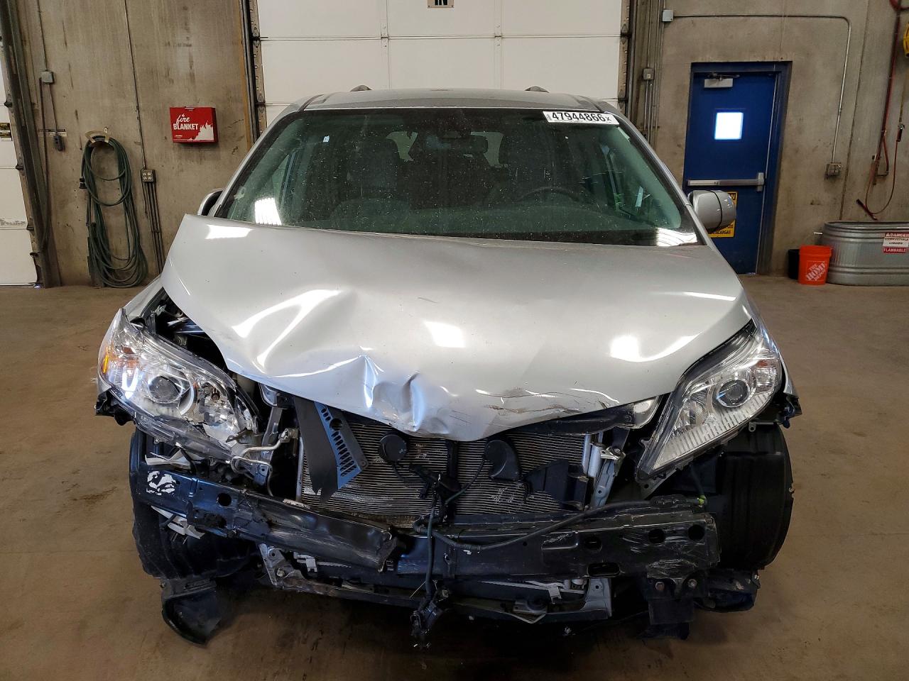Toyota Sienna Le 8-passenger