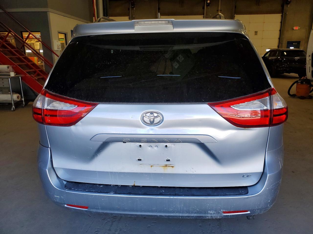 Toyota Sienna Le 8-passenger