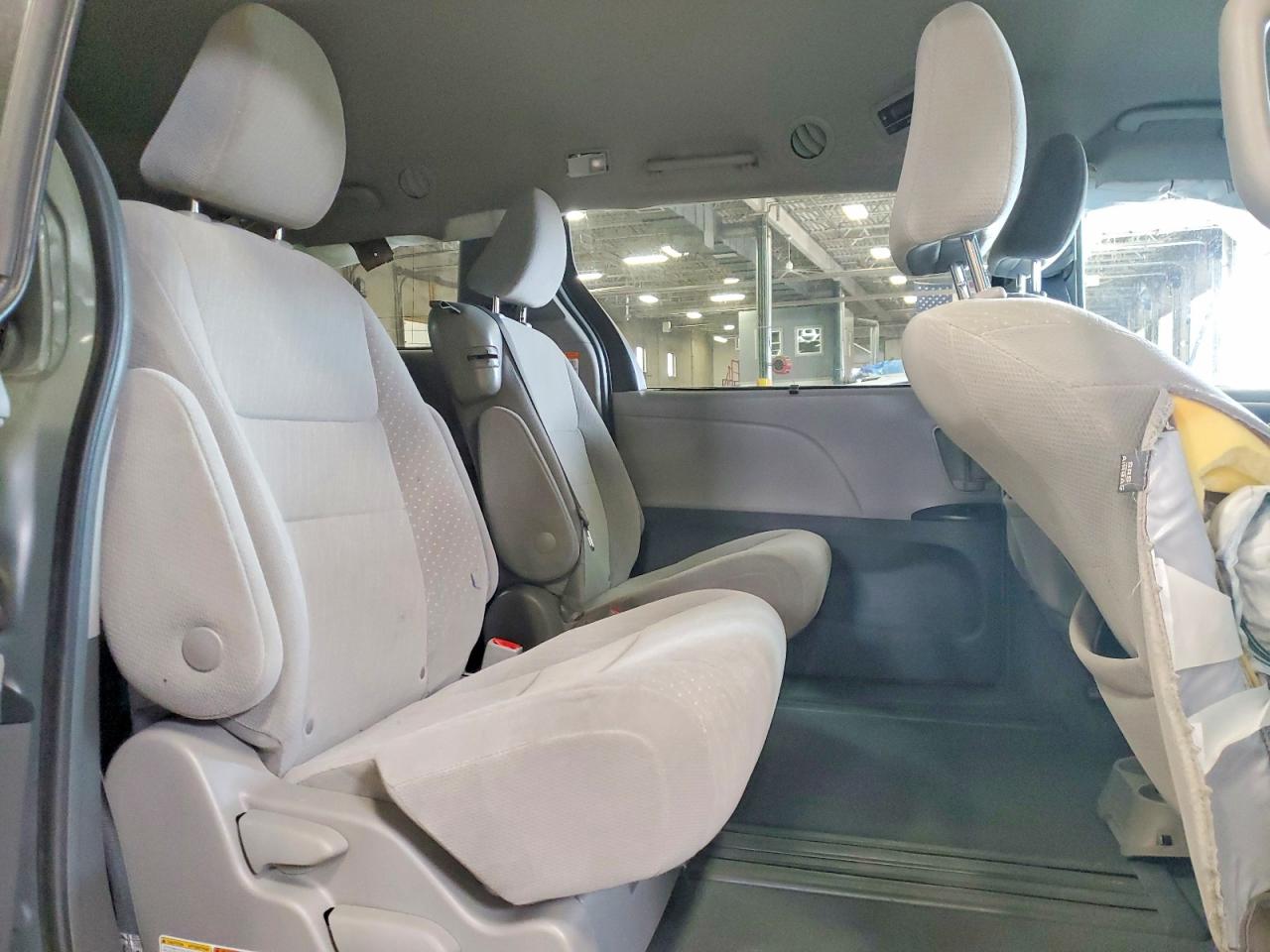 Toyota Sienna Le 8-passenger