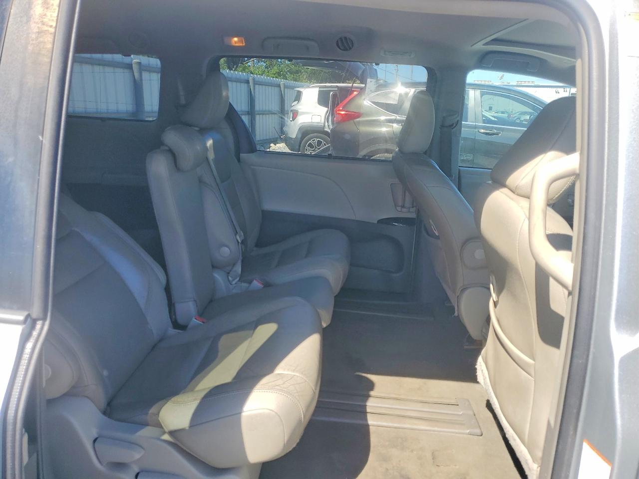 Toyota Sienna Xle 8-passenger