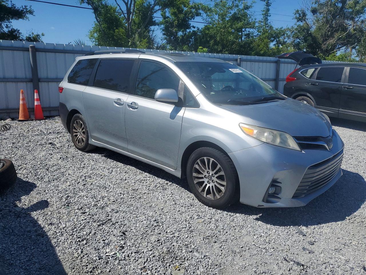 Toyota Sienna Xle 8-passenger