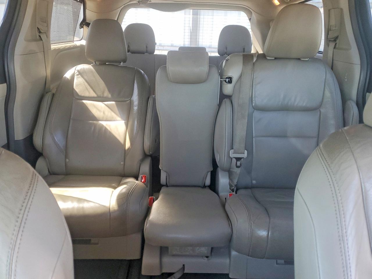 Toyota Sienna Xle 8-passenger