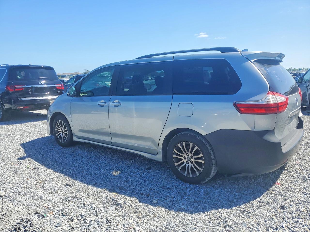 Toyota Sienna Xle 8-passenger