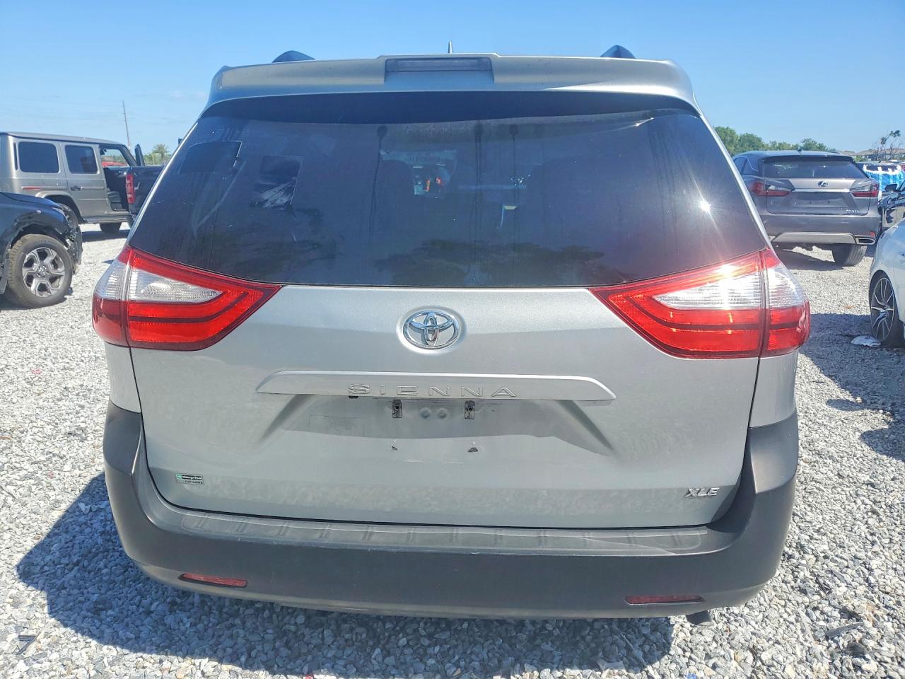 Toyota Sienna Xle 8-passenger