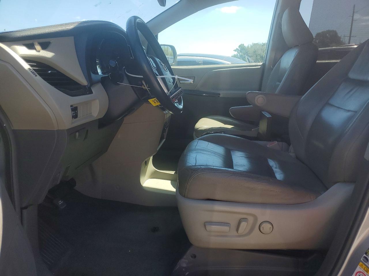 Toyota Sienna Xle 8-passenger