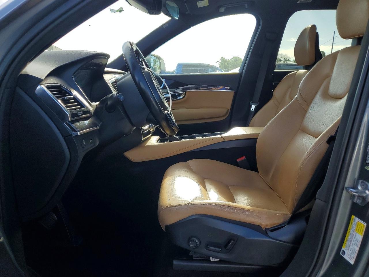 Volvo XC90 T6