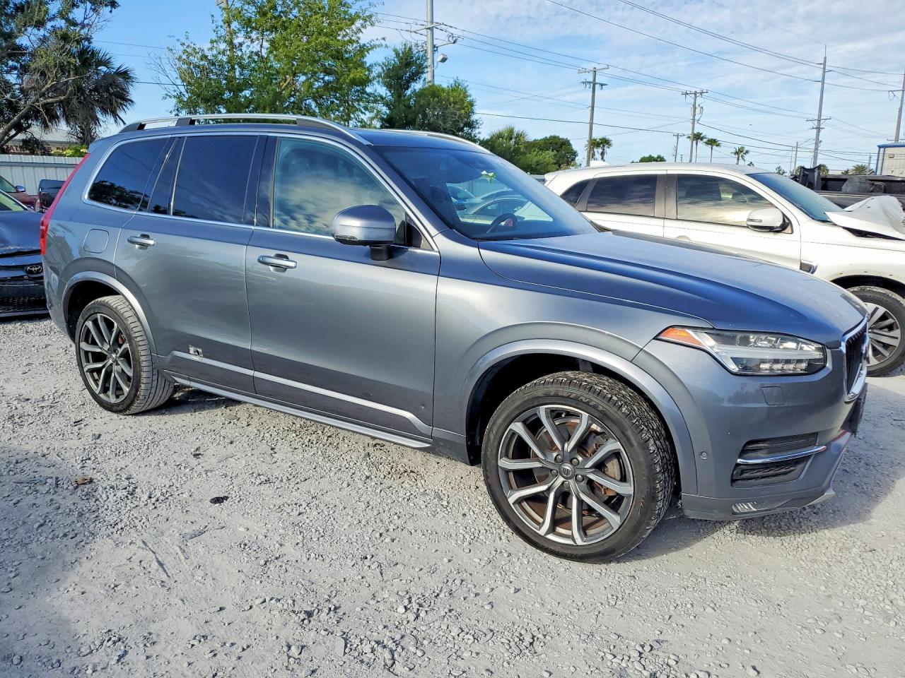 Volvo XC90 T6