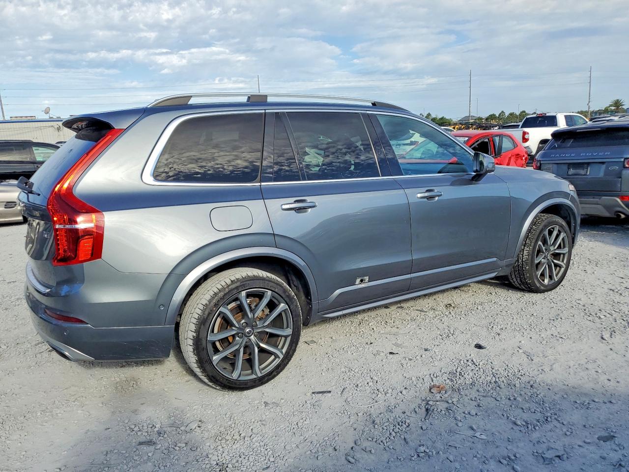 Volvo XC90 T6