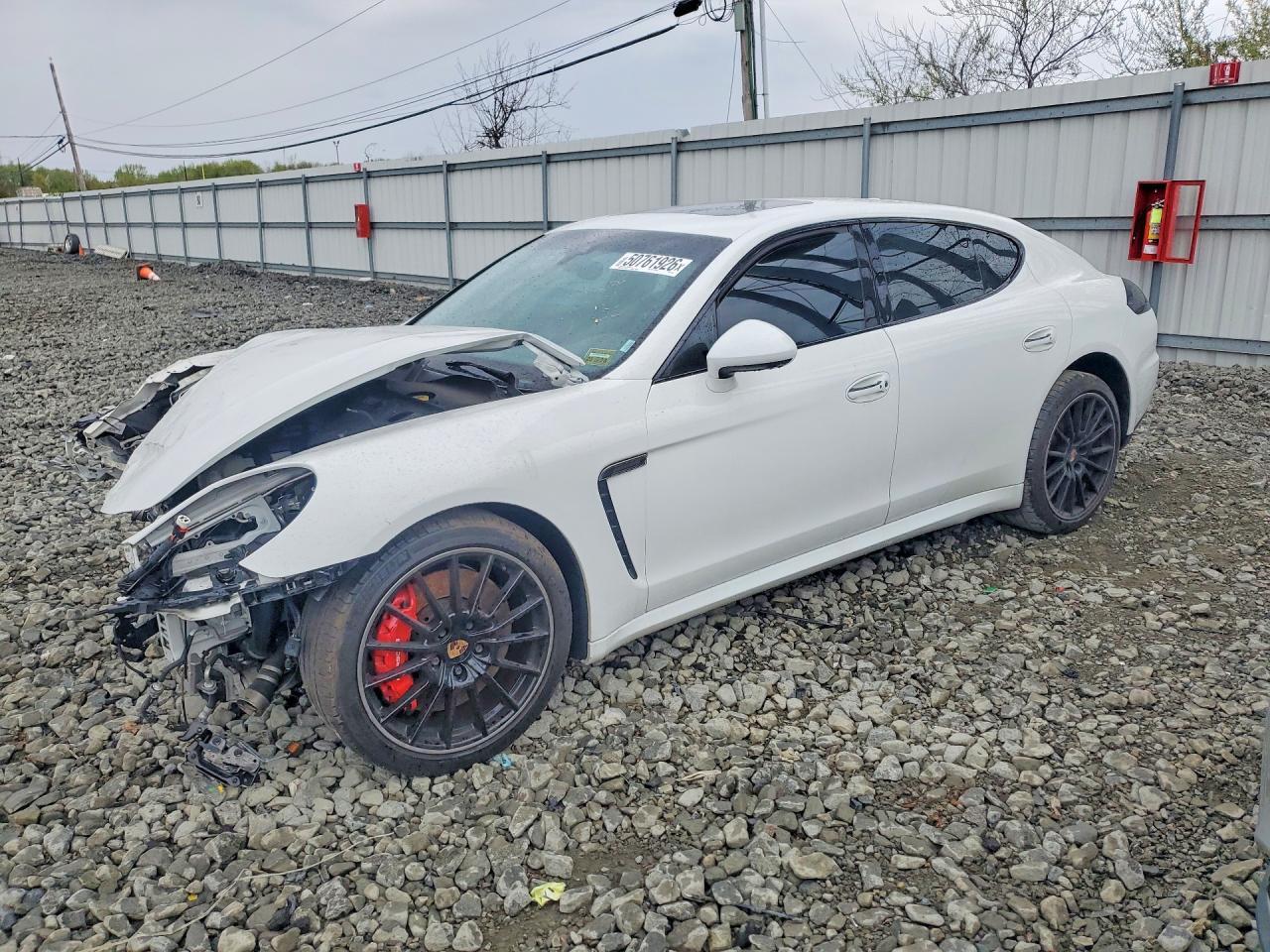 Salvage Porsche Panamera Image