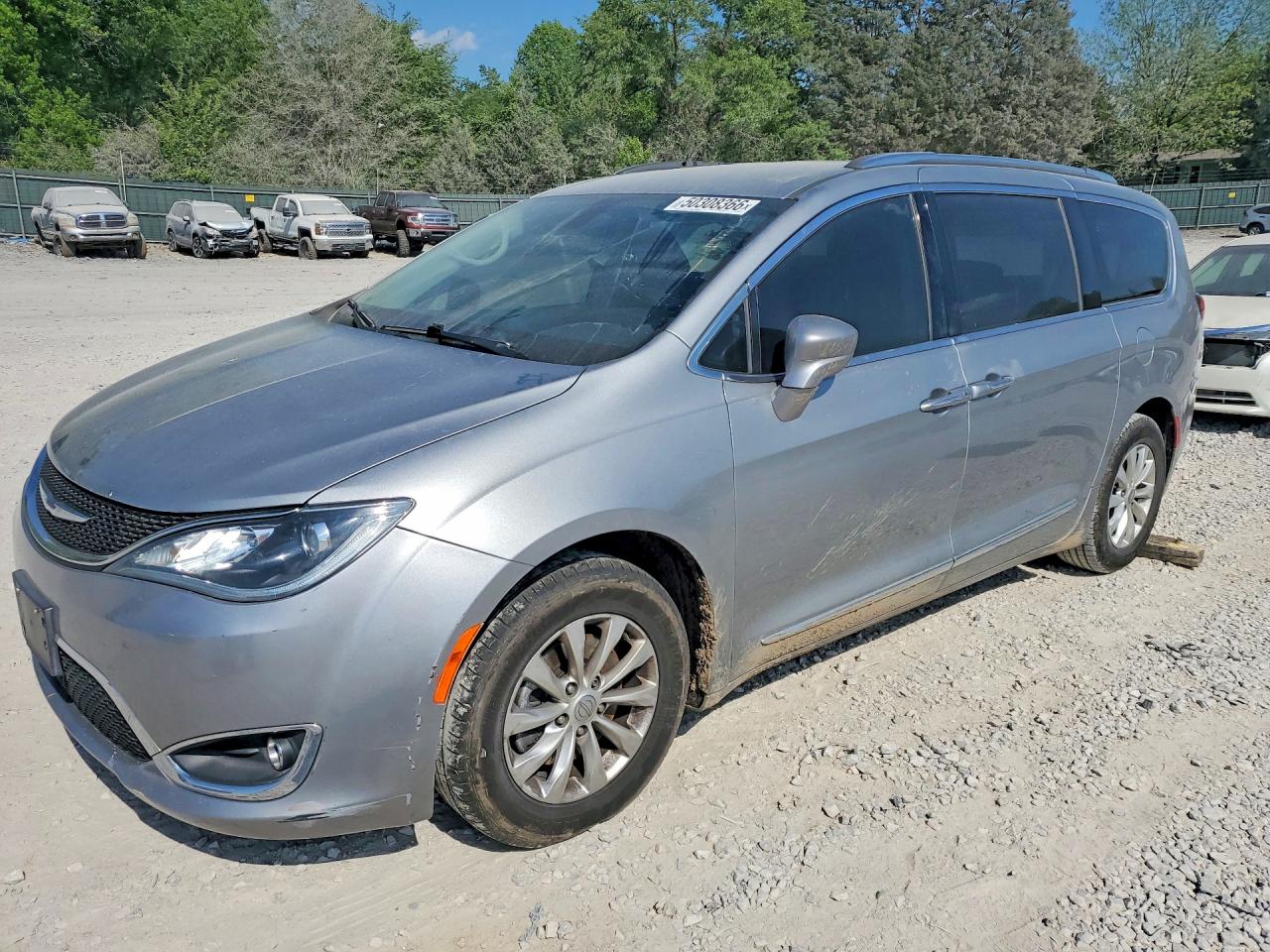 Salvage Chrysler Pacifica Image