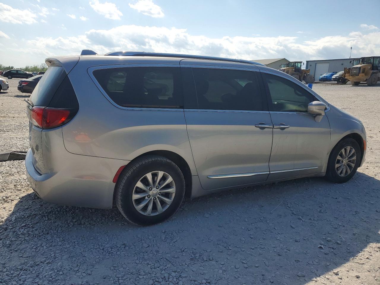 Chrysler Pacifica Touring L
